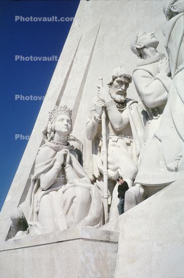 TORRE DE BELEM, statues, queen, men