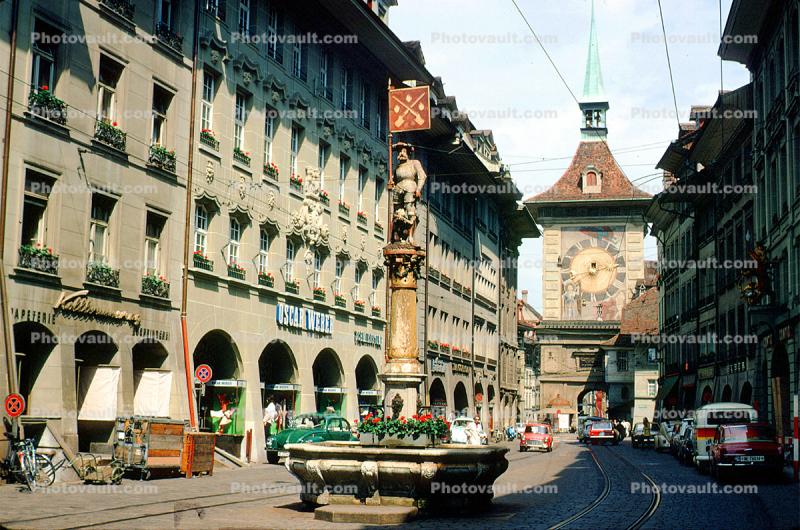 Zytglogge Tower, Monument, Water Sculpture, Landmark, Tracks, Cars, Street, Astronomical Clock, Atrological, Oscar Weber, famous landmark, Bern, Switzerland