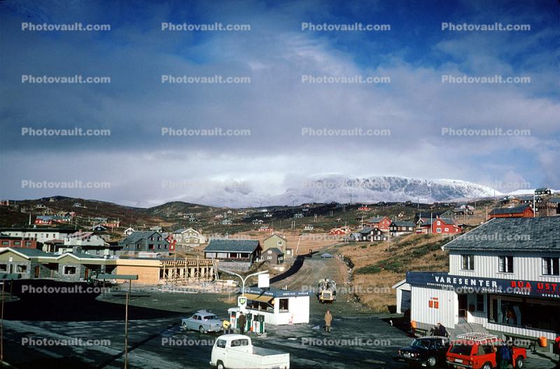 Village, BP Gas Station, Varesenter, Road, Highway, street, buildings, snow mountains