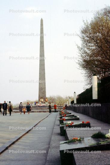 Obelisk, Kiev, 30 April 1992