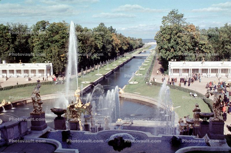 Peterhof: the Samson Fountain and Sea Channel, Water Fountain, aquatics, Summer Palace in Petrodvorets