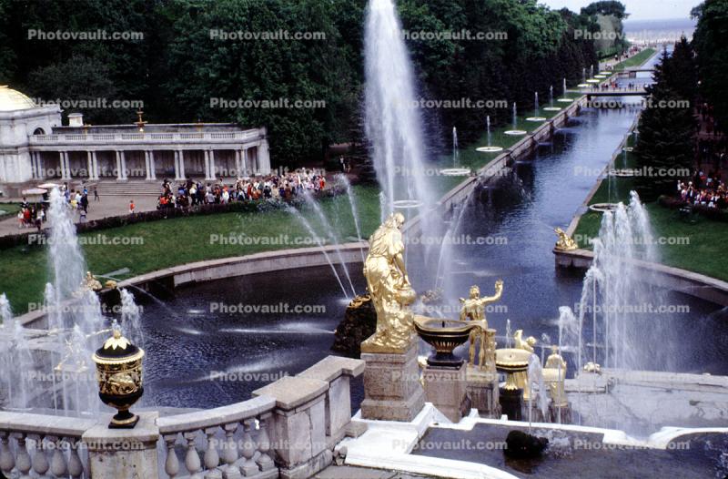 Peterhof: the Samson Fountain and Sea Channel, Water Fountain, aquatics, Summer Palace in Petrodvorets