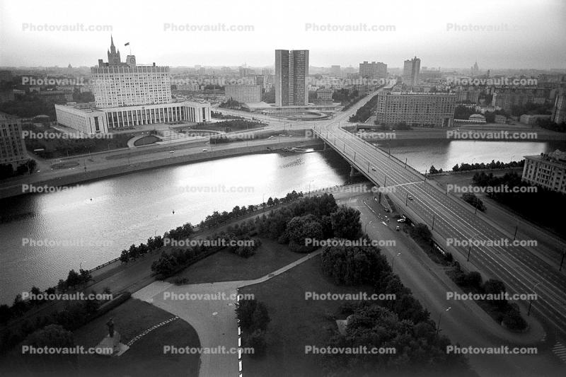 road and Moscow River