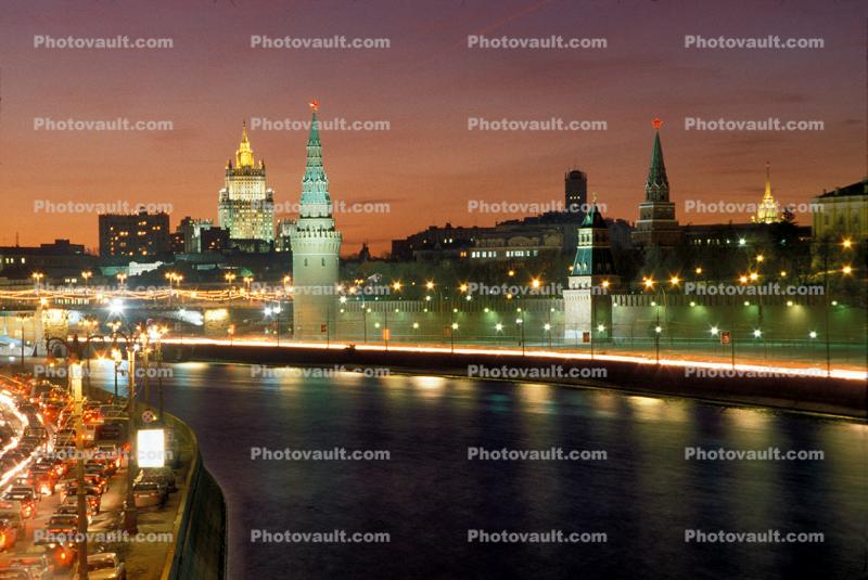 the Kremlin, Twilight, Dusk, Dawn, Moscow River, Traffic Jam, cars, tower, buildings