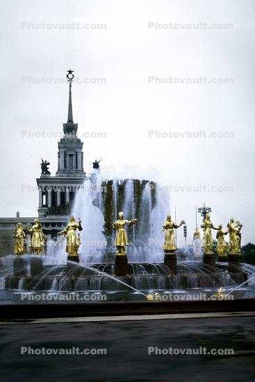 Peoples Friendship Fountain, Young Maidens sculptures, gilded, Moscow, Russia