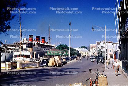 Queen of Bermuda oceanliner ship, Front Street, waterfront, Hamilton, 1950s