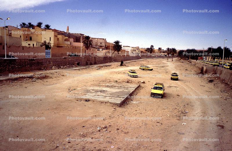 Dry River Bed, cars