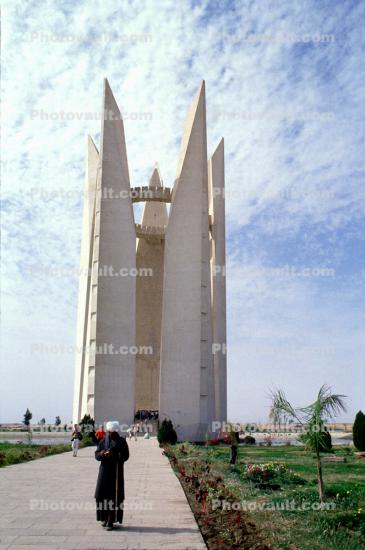 Modern Monument, This is a tribute to the joint effort in building the Aswan dam by the Egyptians and Russians