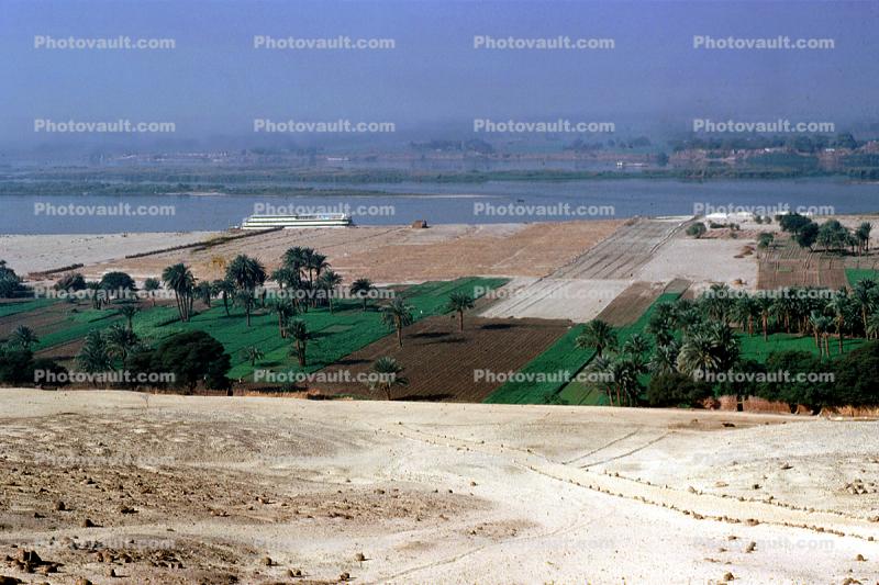 Nile River, Farmlands, Fields, Boats, docks, Beni Hassan, Digger