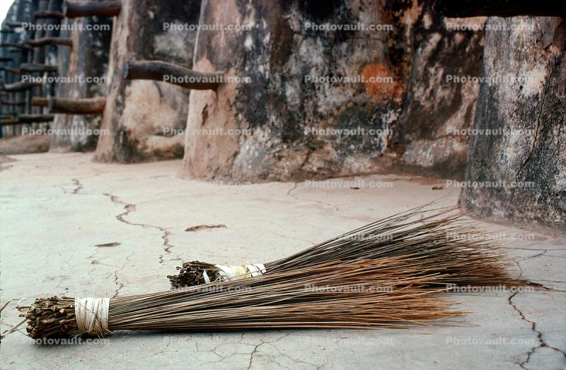 Brooms, Bobo-Dioulasso, Houet Province