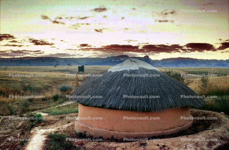 Round Building, home, house, Grass thatched roof, hut, Sod