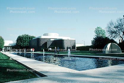 Norton Simon Museum, landmark building, Water Fountain, aquatics, pond, lake, 1970s