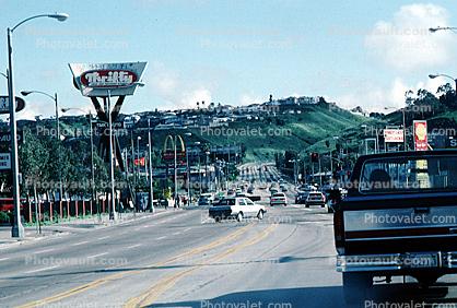 La Cienega Boulevard, Cars, hill