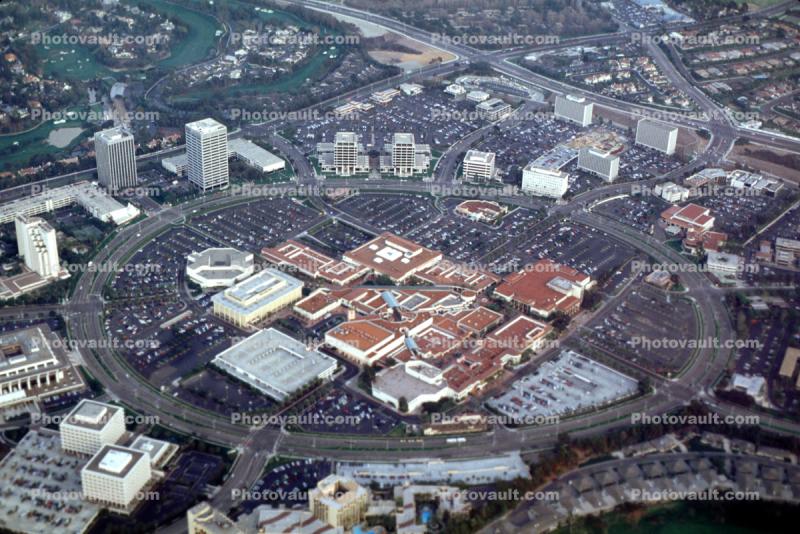 File:Fashion Island shopping mall in Newport Beach, CA.jpg - Wikimedia  Commons