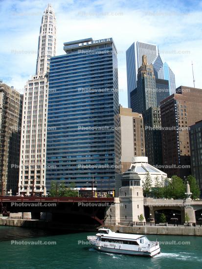 Wyndham Grand Chicago Riverfront, (Hotel 71), Tour Boat, Chicago River, tourboat