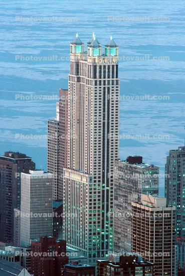 900 North Michigan, Building, skyscraper