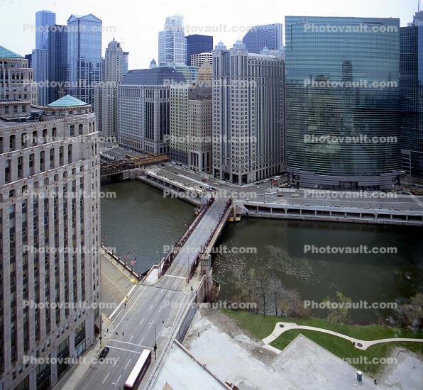Chicago River, 333 Wacker Drive, 225 West Wacker, skyscraper, downtown, building