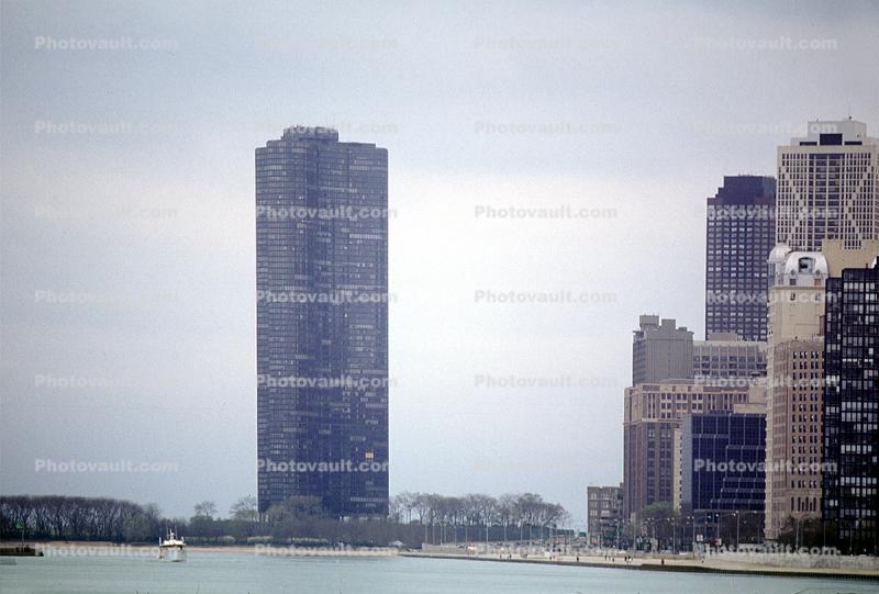 Lake Point Tower, skyscraper, high-rise residential building, Lakeshore Drive