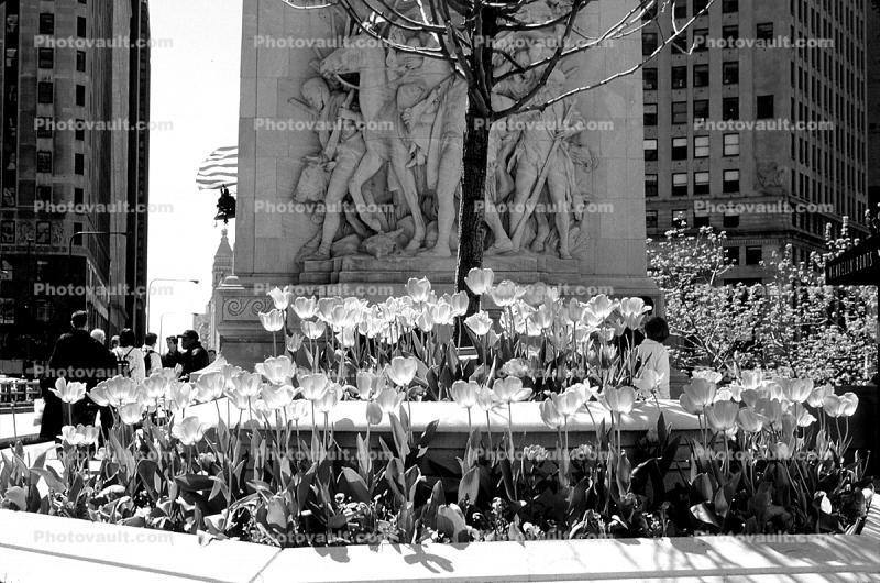 Tulips, Wrigley Plaza, Statue, bar-relief, Michigan Avenue Bridge