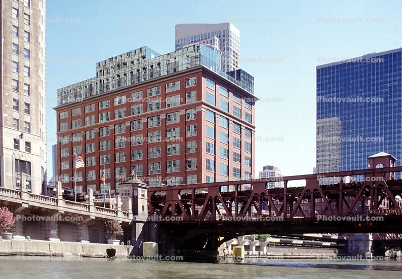 Chicago River, Wells Street Bridge, building, flag