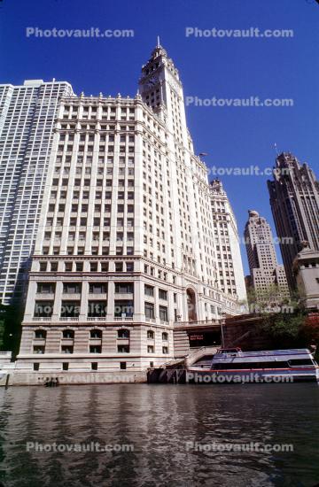 Wrigley Building, Chicago River
