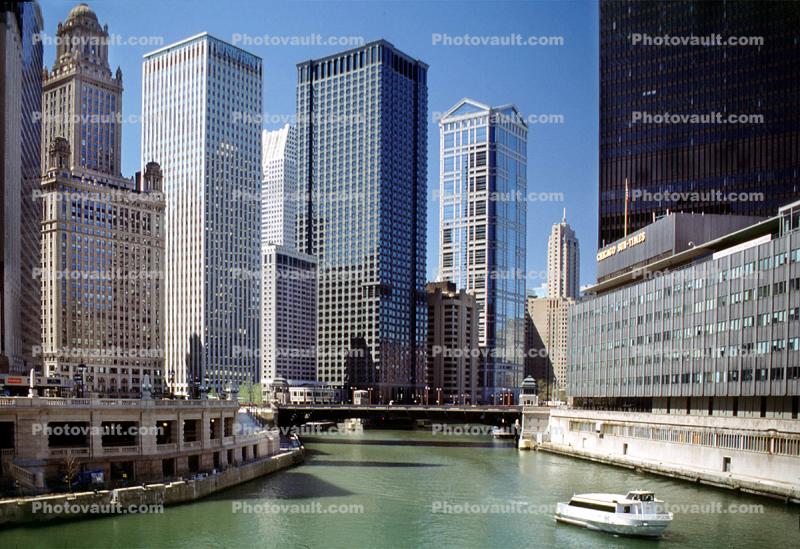 Tour Boat, Chicago Sun Times, United Building, Jewelers Building, Chicago River, tourboat