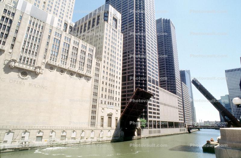 Chicago River, Draw Bridge, Civic Opera Building, Chicago Mercantile Exchange Center, the Merc