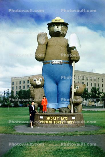 Big, Smokey the Bear, Giant Statue, Leviathan, Shovel, Jeans, Bear Cubs, roadside, International Falls, Minnesota, August 1957, 1950s