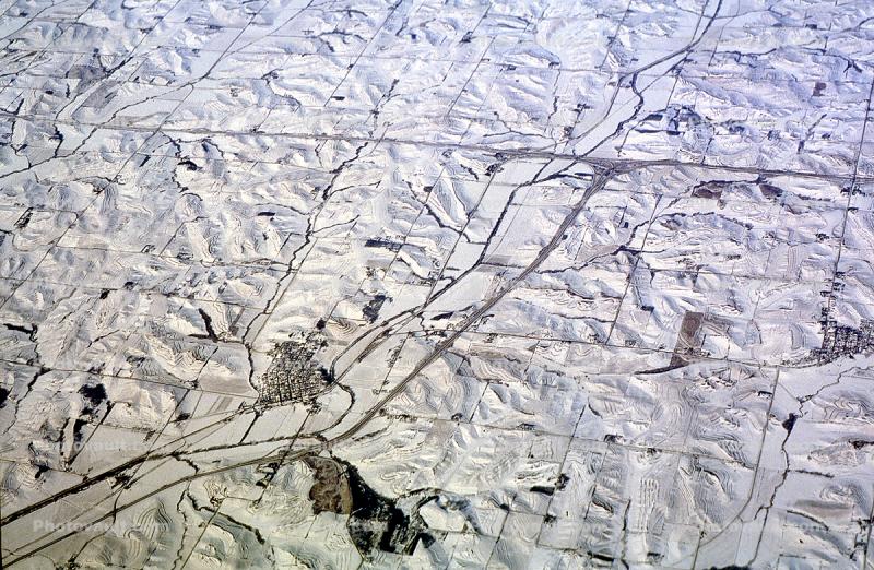 Town, Crossroads, Highway in the Snow, Cold, Ice, Chill, Chilly, Chilled, Frigid, Frosty, Frozen, Icy, Nippy, Snowy, Winter, Wintry, grid pattern