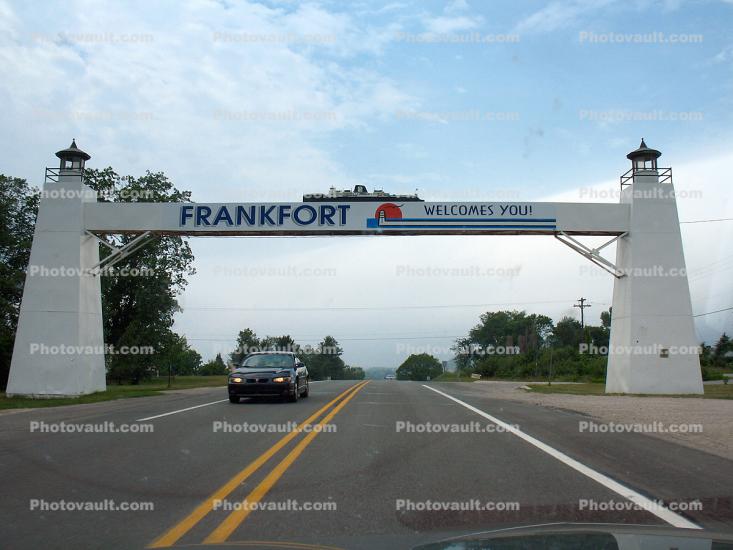 Frankfort entrance gate, car