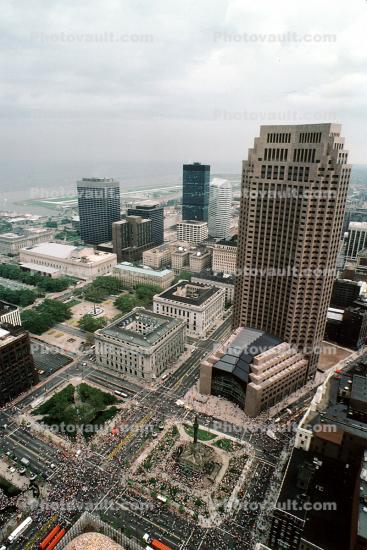 200 Public Square, Crowds, Sailors and Soldiers Monument, Cleveland Public Square, plaza, downtown, Office Building