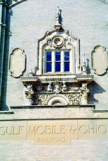 Gulf Mobile & Ohio Railroad, building, window, ornate, brick