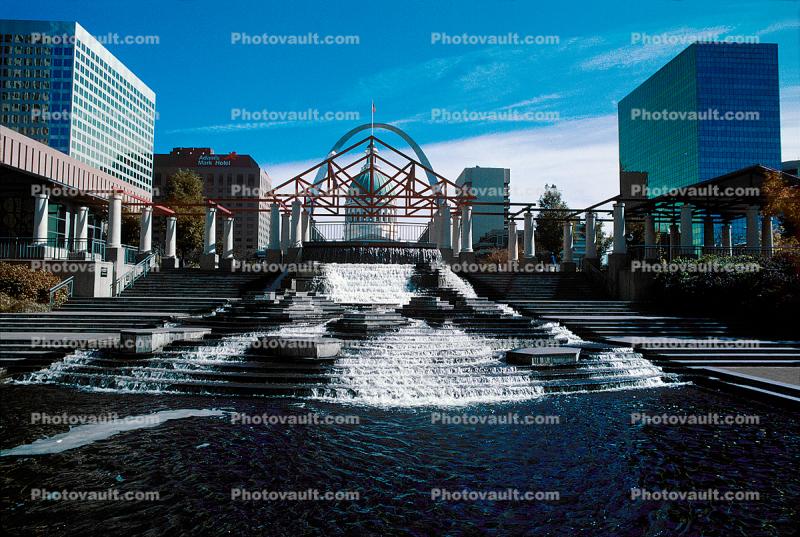 Water Fountain, aquatics, Landmark, The Gateway Arch, Cityscape, Skyline, Buildings, Skyscraper, Downtown, Outdoors, Outside, Exterior