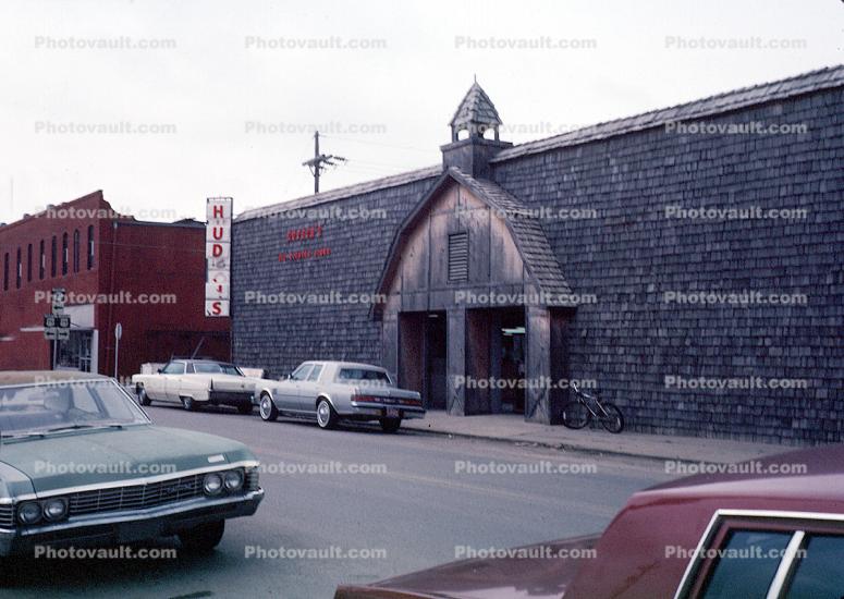 Hudson's Country Store, cars, Barn Motif, landmark building, retro, Coalgate, automobile, vehicles, May 12 1983, 1980s