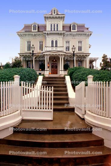 Spooky Mansion, Steps, Gate, Fence, Stairs, home, house, single family dwelling unit, building, domestic, domicile, residency, housing, Haunted, Natchez
