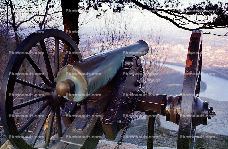 Civil War Cannon, River, Artillery, gun, Cannon over the river, overlooking Chattanooga, Tennessee River, Lookout Mountain, battlefield