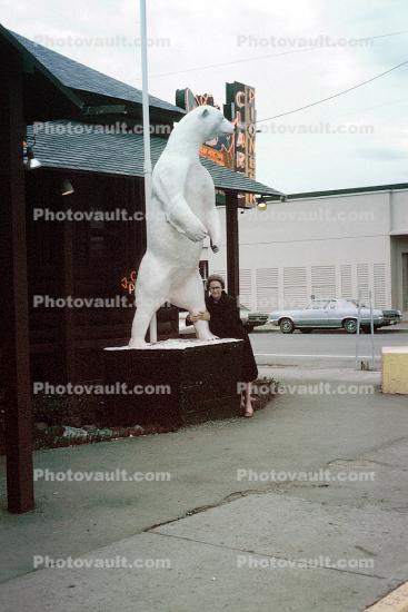 Clary Pioneer, Giant Polar Bear Statue, Tourist Trap, Attraction