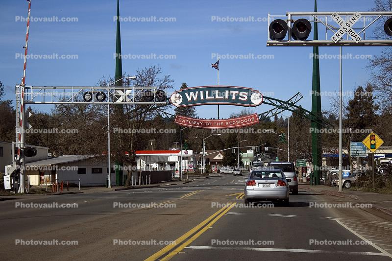 Railroad Crossing, cars, Willits Arch, standing over US Highway 101, Gateway to the Redwoods