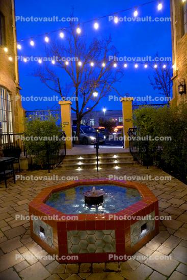 Petaluma Hotel, Courtyard, entrance, fountain