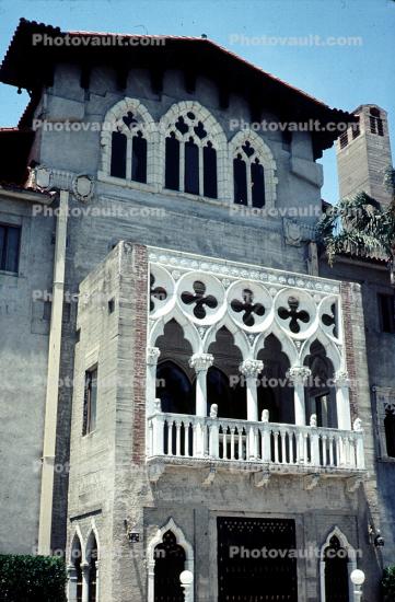 Building, ornate balcony, opulant