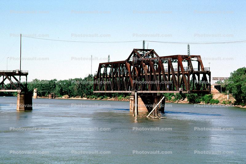 Sacramento River, swivel bridge