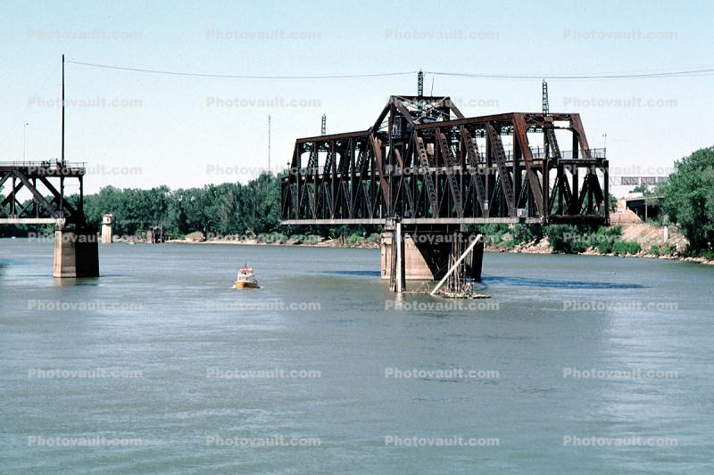 Sacramento River, swivel bridge