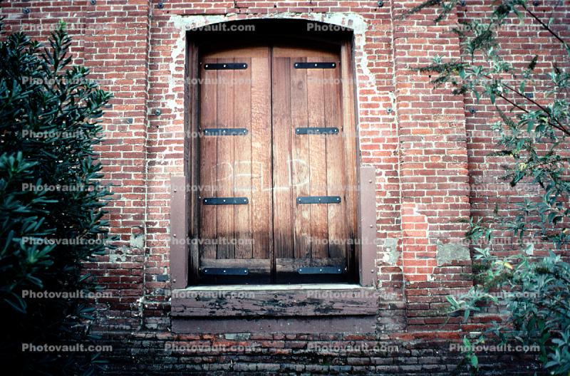 Wooden Door, Brick Wall, doorway, Railroad Square, building
