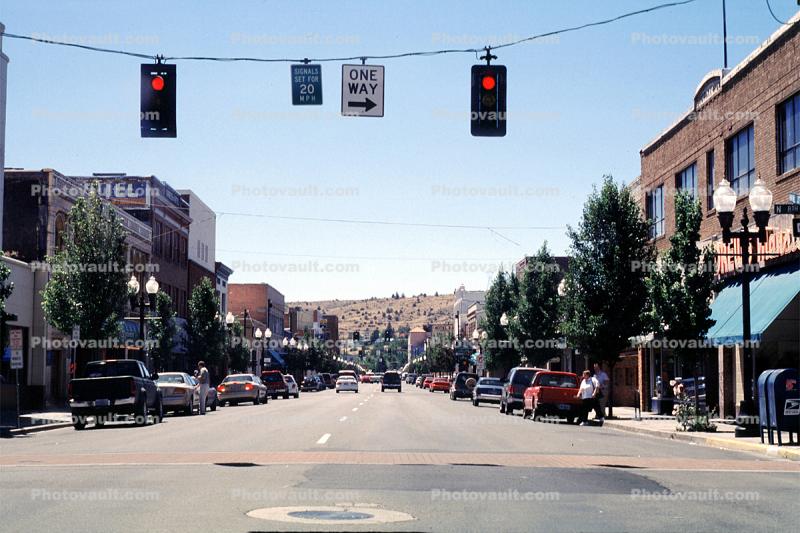 Intersection, Traffic Light, Signal, One Way Sign, downtown Klamath, cars, automobiles, vehicles