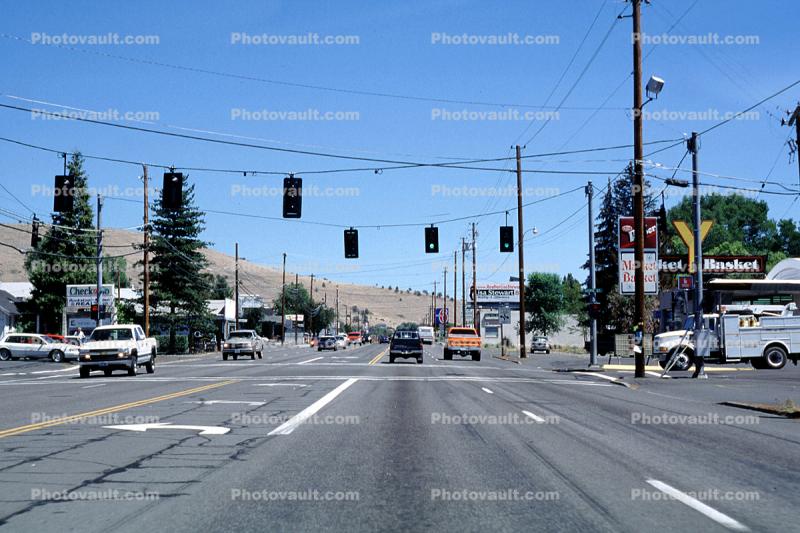 Intersection, Traffic Lights, downtown Klamath