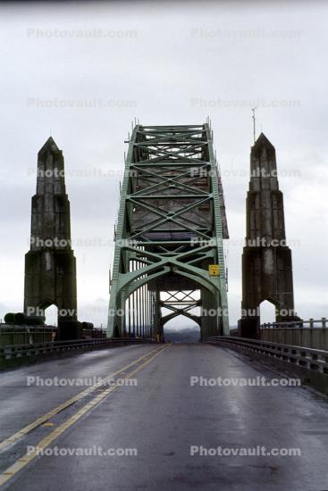 crossing Yaquina Bay Bridge, Newport, Steel through arch bridge, Landmark, US Highway 101, Lincoln County, Oregon