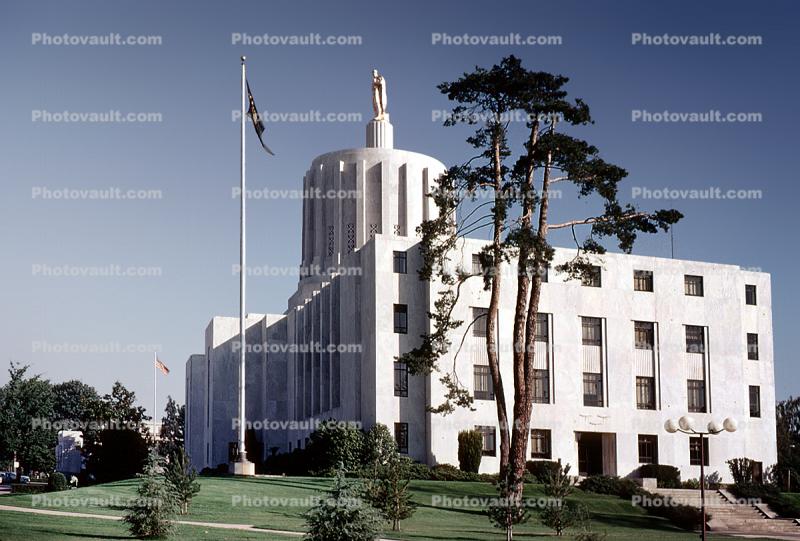 Oregon State Capitol, building, flagpole