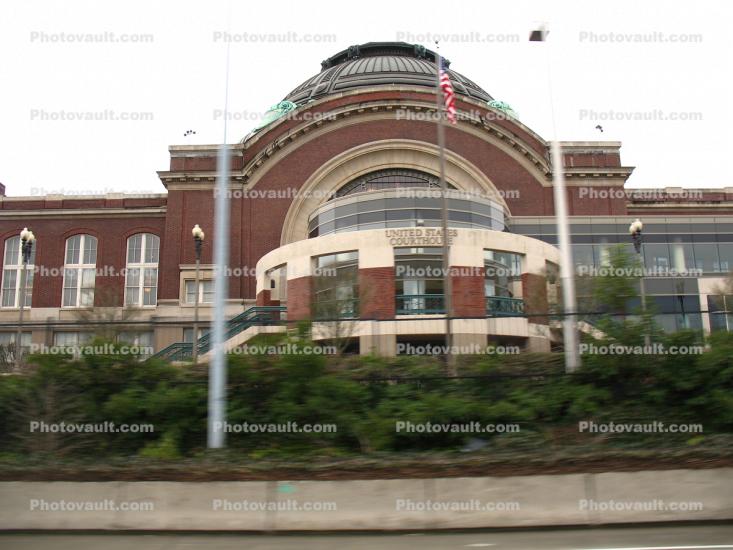United States Courthouse building, flag