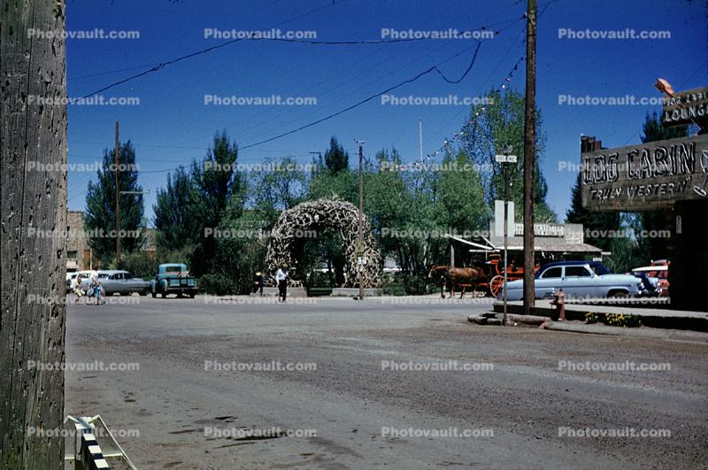 Jackson Town Square, cars, antler arch, wagon, 1950s