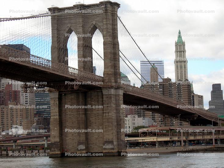 Brooklyn Bridge, East River, skyline